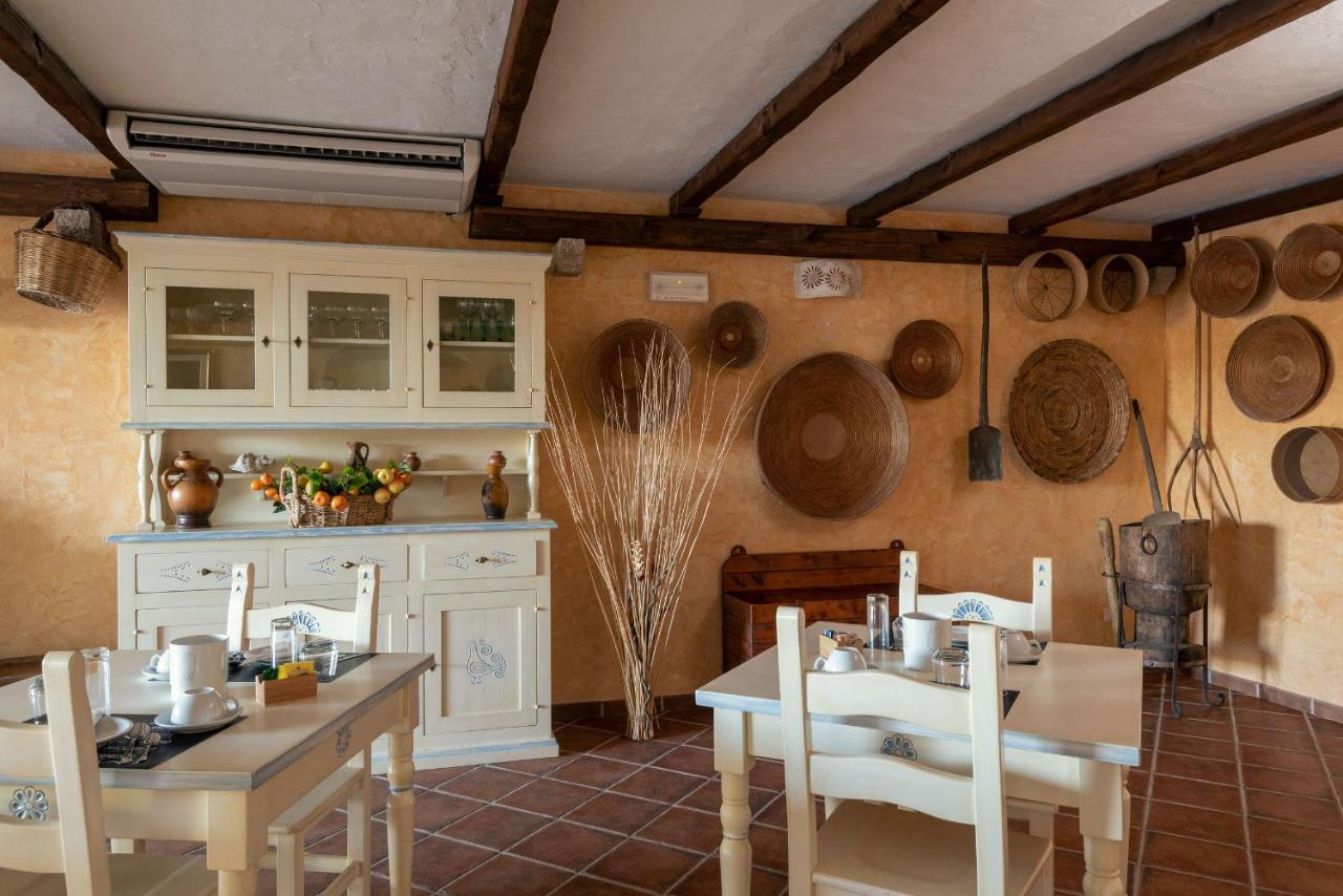 Affittacamere S'Alzola Porto Rotondo Exterior photo